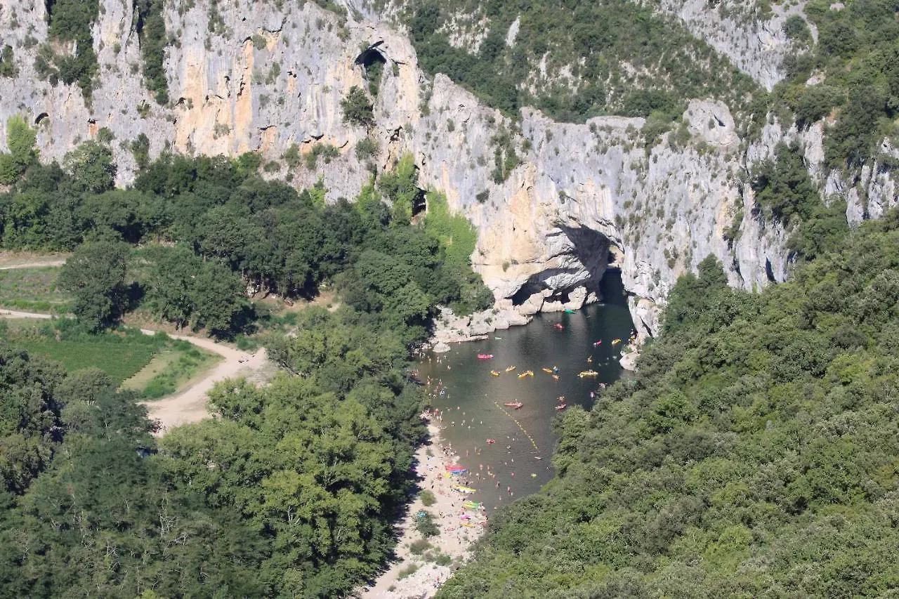 Roulottes Et Cabanes De Saint Cerice Vogue 0*,  Frankrijk