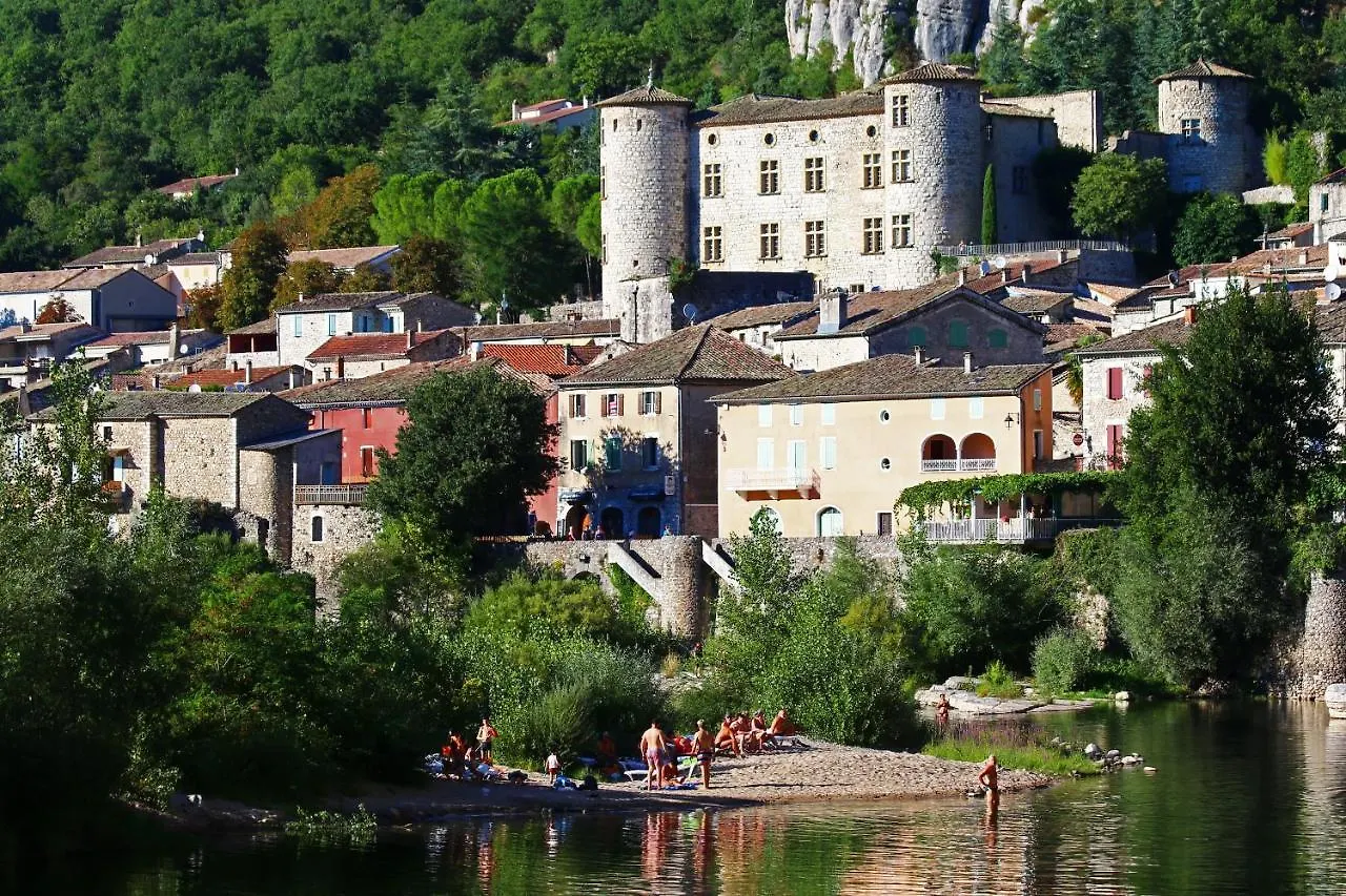 Roulottes Et Cabanes De Saint Cerice Vogue