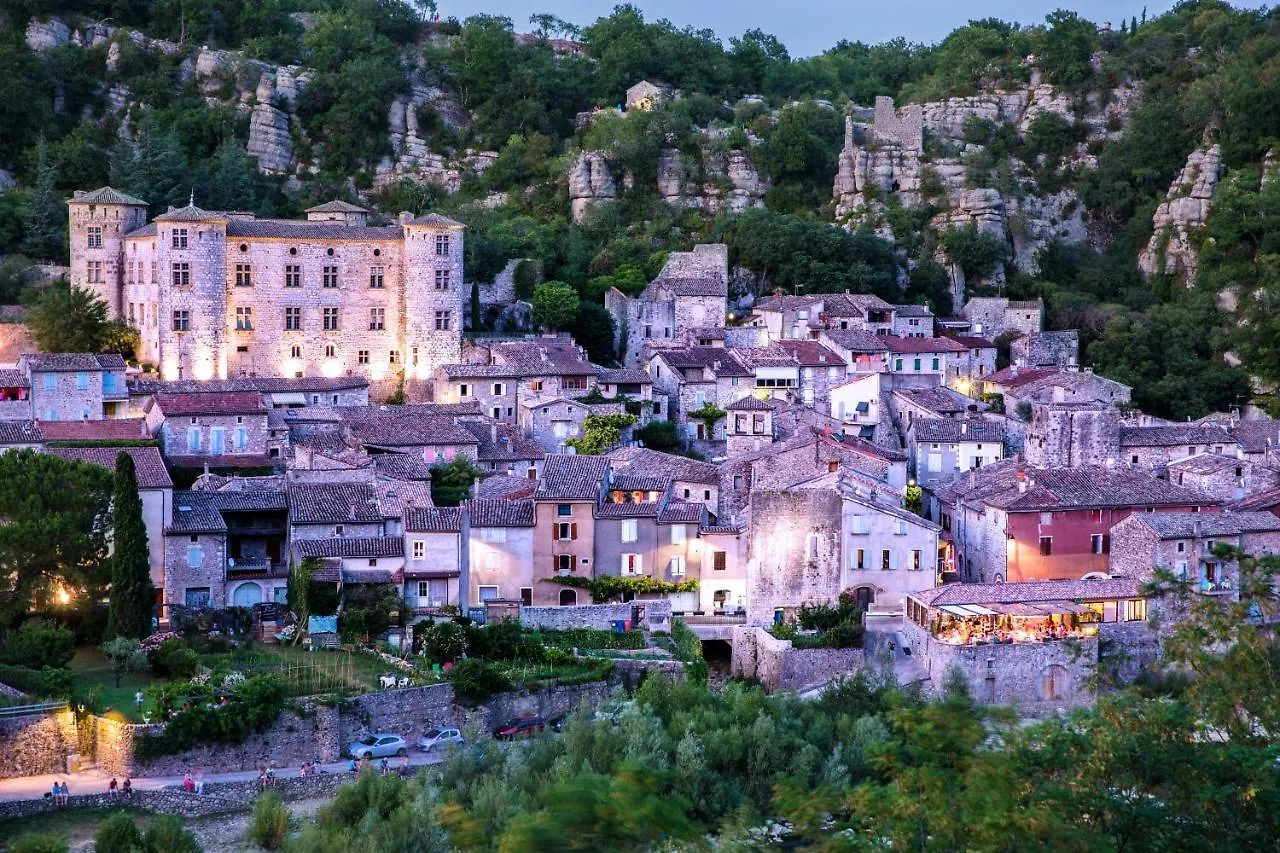 Roulottes Et Cabanes De Saint Cerice Vogue 0*,